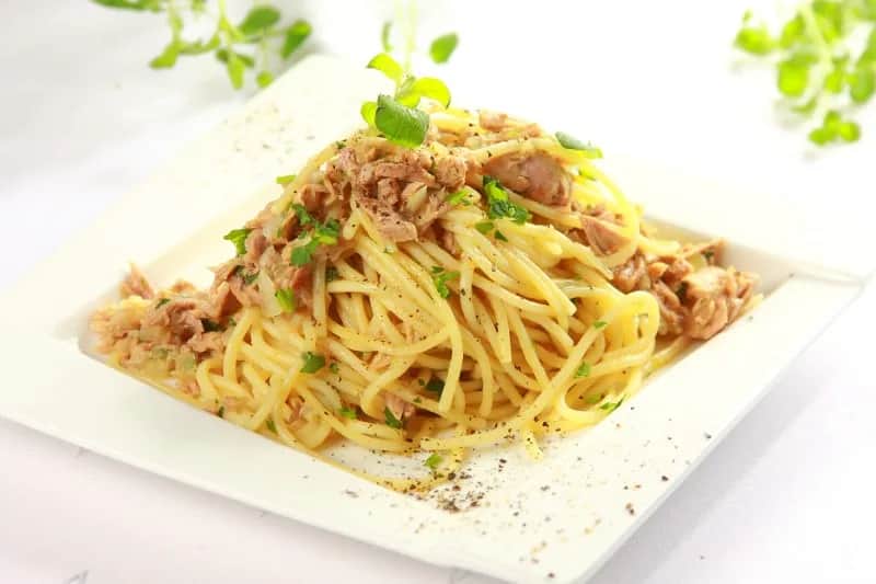 Szybkie i łatwe spaghetti z tuńczykiem z puszki na każdy obiad