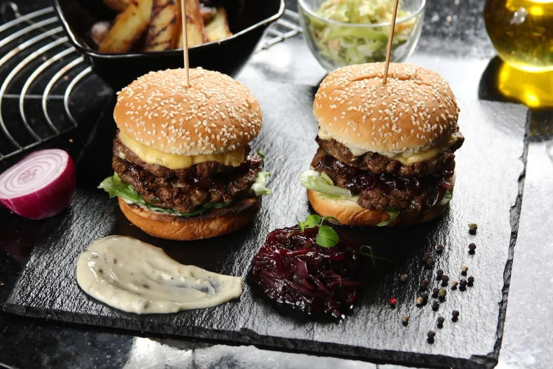 Co zrobić z bułki do hamburgerów? 10 kreatywnych przepisów na dania