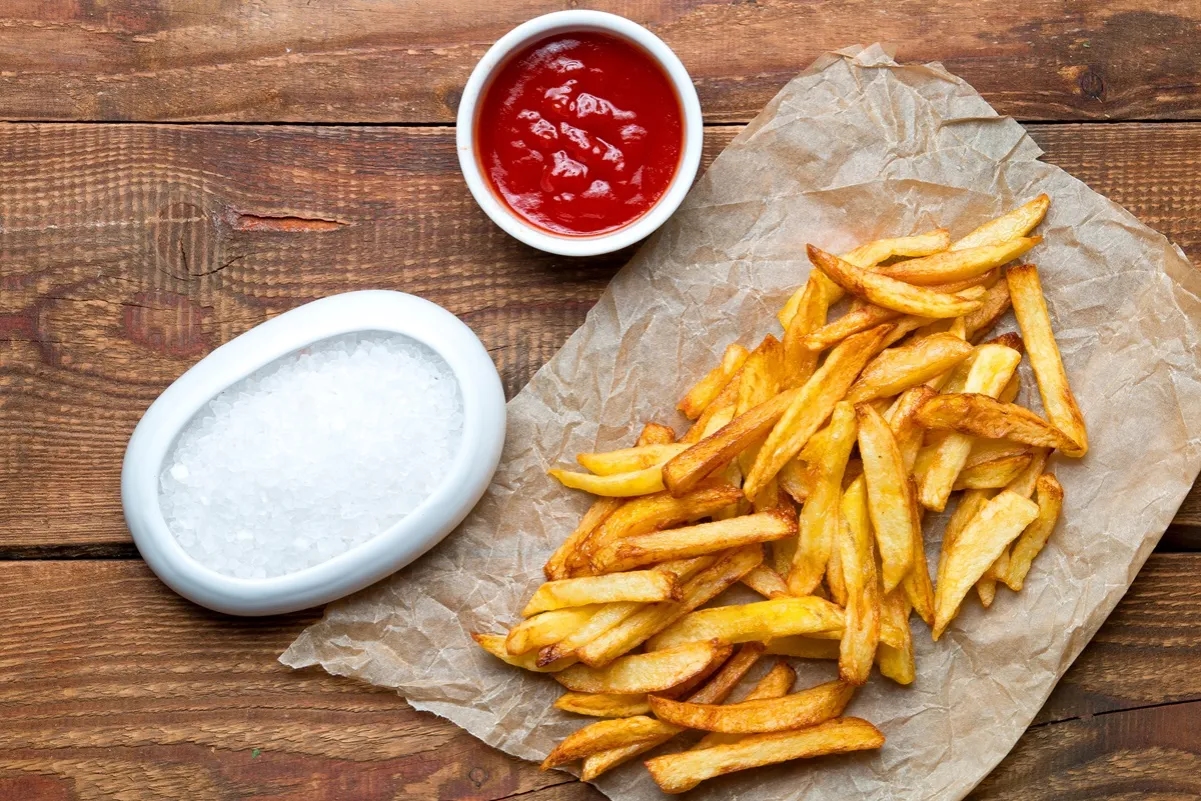 Ile kalorii ma 100 gram frytek? Poznaj zaskakujące różnice w kaloryczności