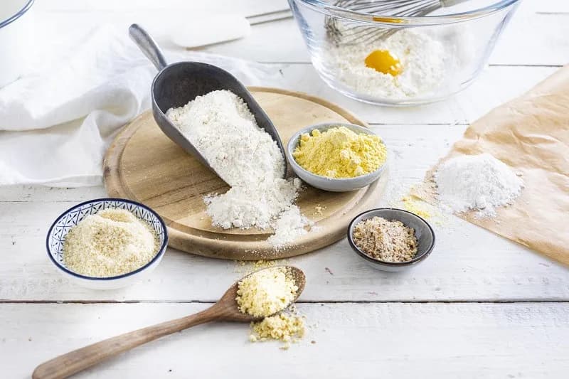 Czym zastąpić mąkę z ciecierzycy? Sprawdzone alternatywy bezglutenowe