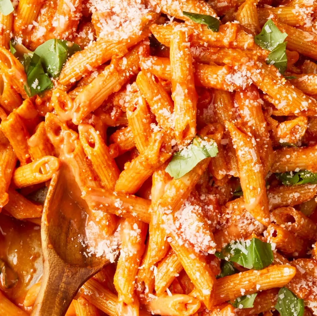 Penne alla vodka: Odkryj sekrety idealnego sosu i przepisu