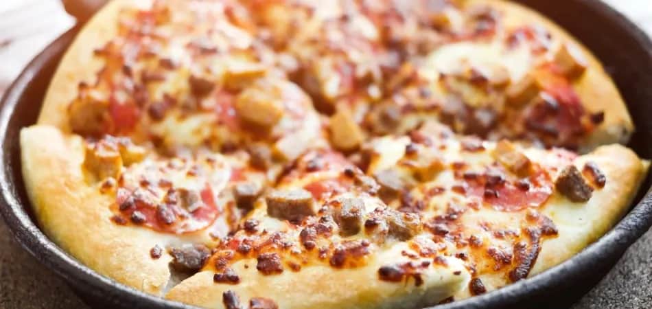 Jak zrobić pizzę na patelni w 30 minut - szybki i prosty przepis