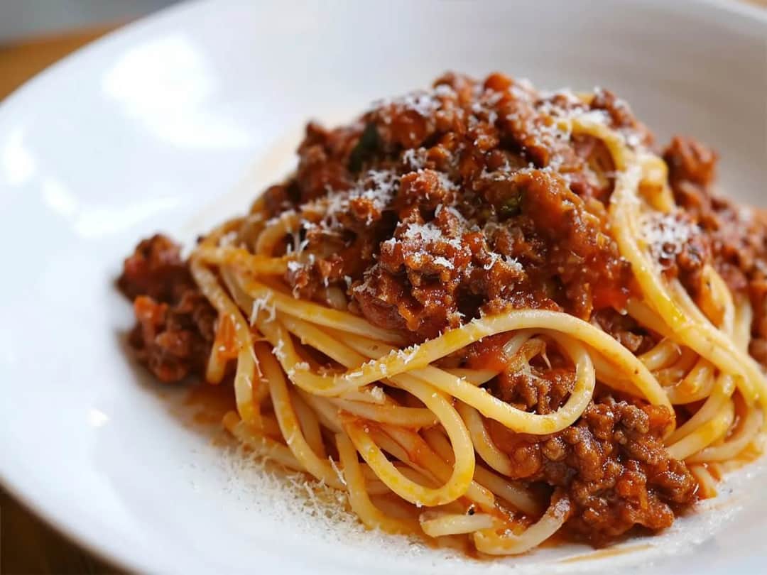 Tradycyjne włoskie spaghetti – odkryj autentyczne przepisy i tajemnice smaku Tradycyjne włoskie spaghetti – odkryj autentyczne przepisy i tajemnice smaku