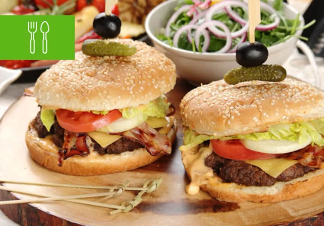 Burger z czym? Odkryj najlepsze dodatki, które zachwycą smakami