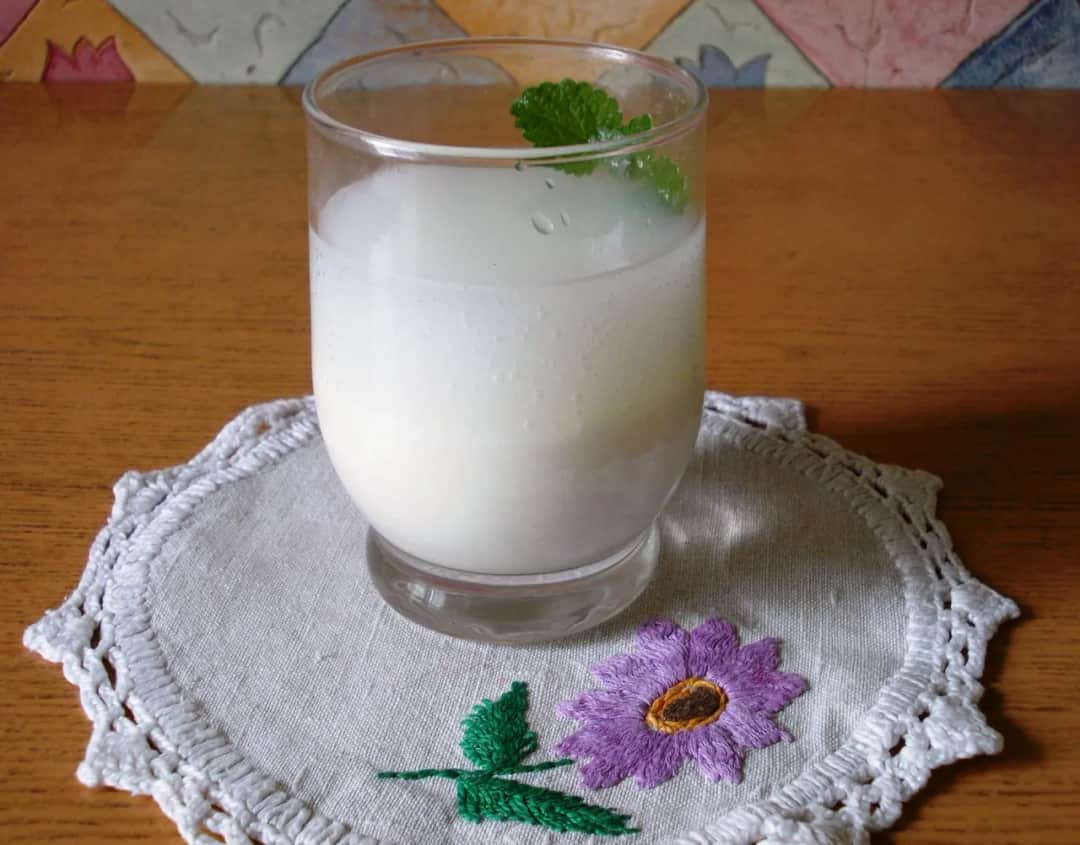 Ayran napój: jak przygotować zdrowy i orzeźwiający napój jogurtowy