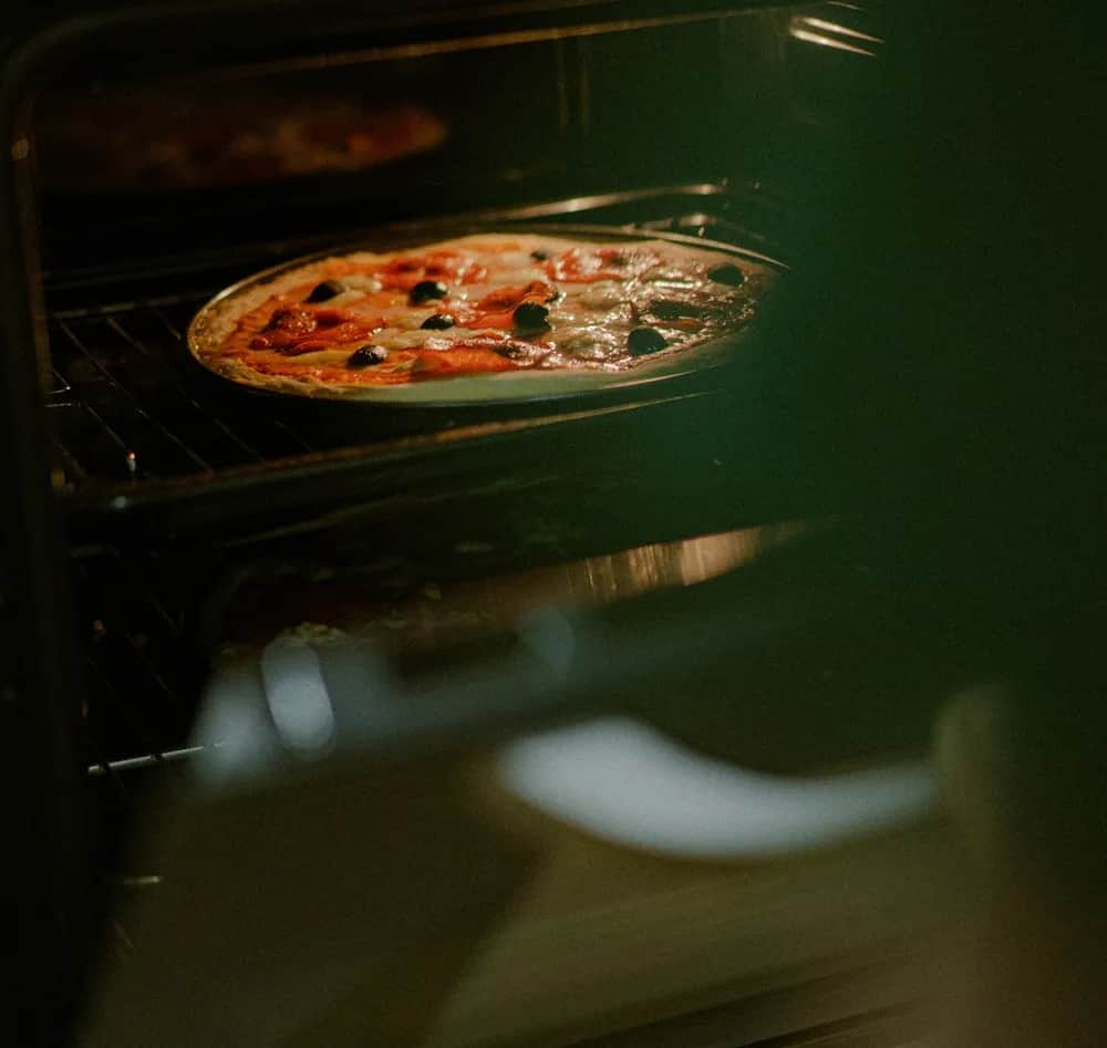 Czy pizza z termoobiegiem jest lepsza niż pieczona bez? Sprawdź różnice!