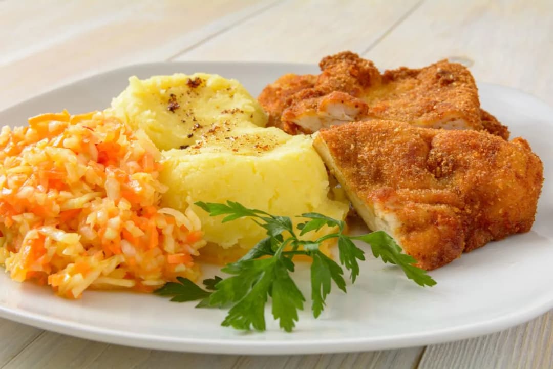 Najlepsze surówki do schabowego i frytek, które musisz spróbować