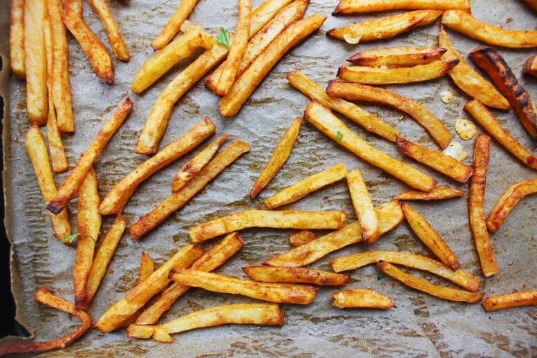 Frytki w piekarniku ile stopni? Odkryj idealną temperaturę dla chrupkości