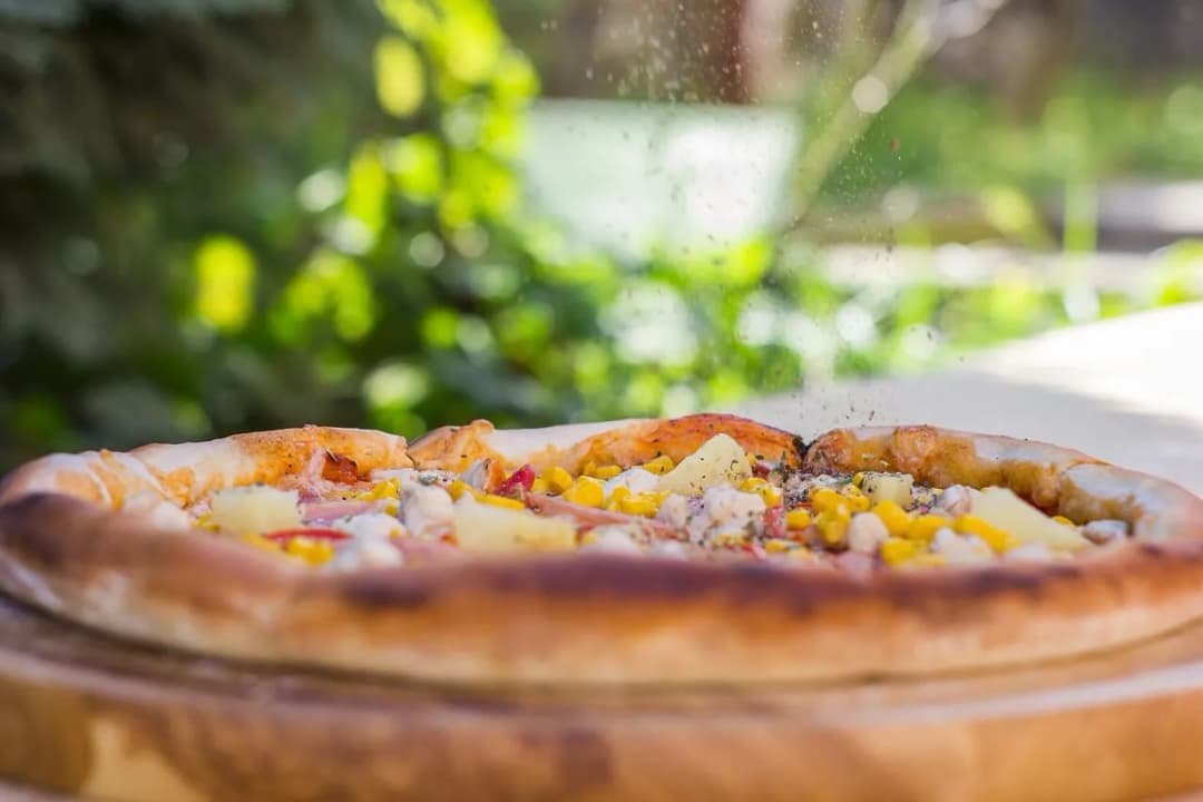 Z jakiego kraju pochodzi pizza? Odkryj jej włoskie korzenie