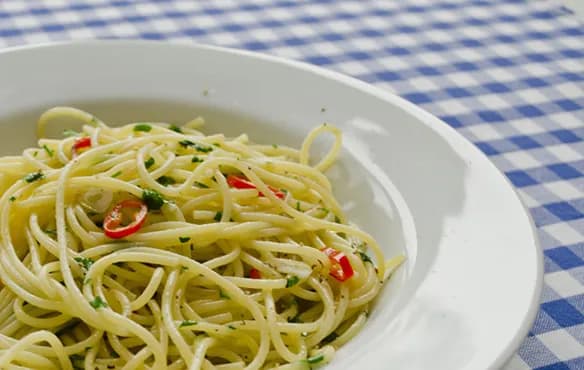 Spaghetti aglio olio Kwestia Smaku – prosty przepis na smakowite danie
